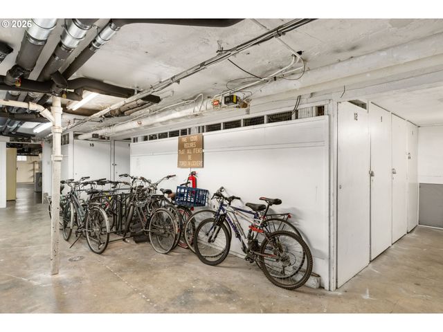 1805 Ne 70TH Ave, Portland, OR 97213