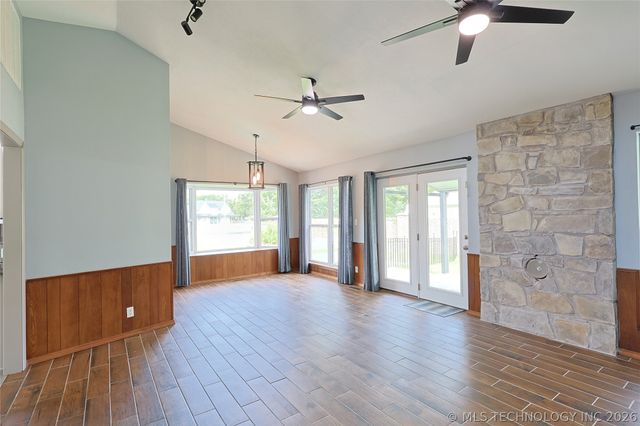 157 N Spinnaker Run, Stigler, OK 74462