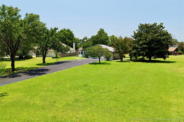 157 N Spinnaker Run, Stigler, OK 74462