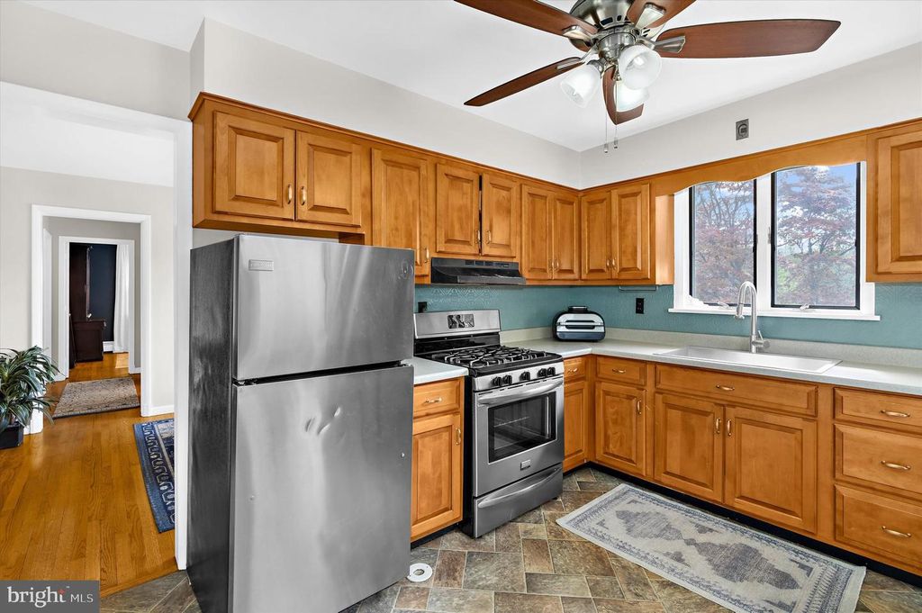 Image 10 of property listing at 14620 MANOR RD, Phoenix, MD 21131