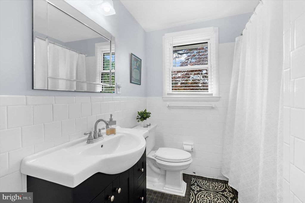Image 13 of property listing at 14620 MANOR RD, Phoenix, MD 21131