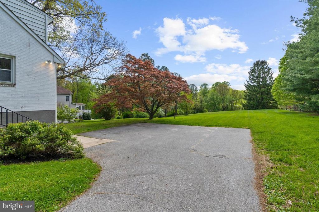 Image 32 of property listing at 14620 MANOR RD, Phoenix, MD 21131