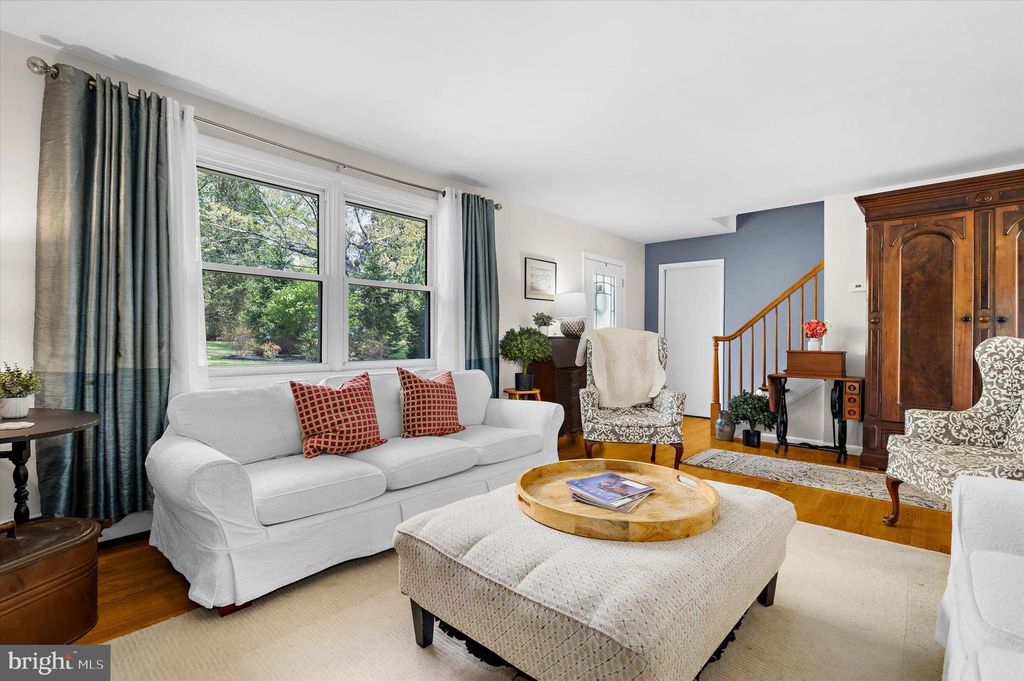 Image 4 of property listing at 14620 MANOR RD, Phoenix, MD 21131