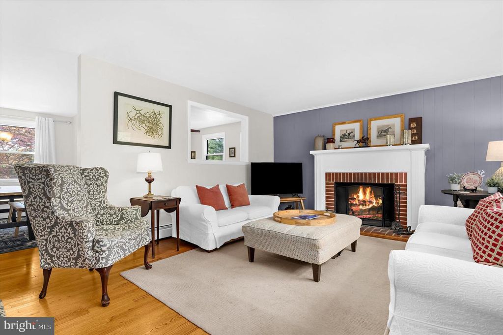 Image 5 of property listing at 14620 MANOR RD, Phoenix, MD 21131