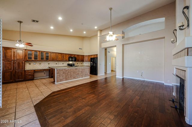 5930 W LOUISE Drive, Glendale, AZ 85310