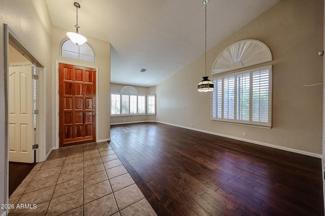 5930 W LOUISE Drive, Glendale, AZ 85310