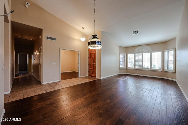 5930 W LOUISE Drive, Glendale, AZ 85310