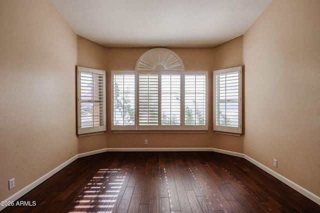 5930 W LOUISE Drive, Glendale, AZ 85310