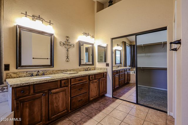 5930 W LOUISE Drive, Glendale, AZ 85310