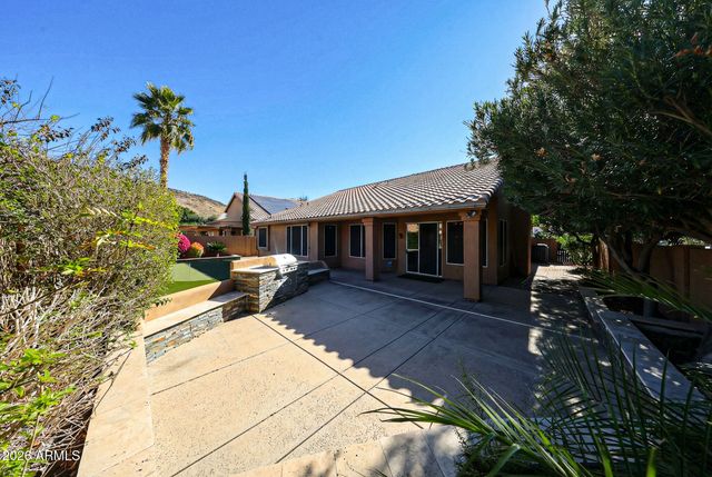 5930 W LOUISE Drive, Glendale, AZ 85310