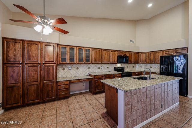 5930 W LOUISE Drive, Glendale, AZ 85310