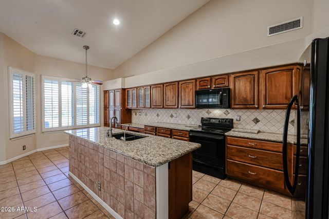 5930 W LOUISE Drive, Glendale, AZ 85310