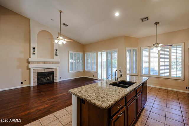 5930 W LOUISE Drive, Glendale, AZ 85310