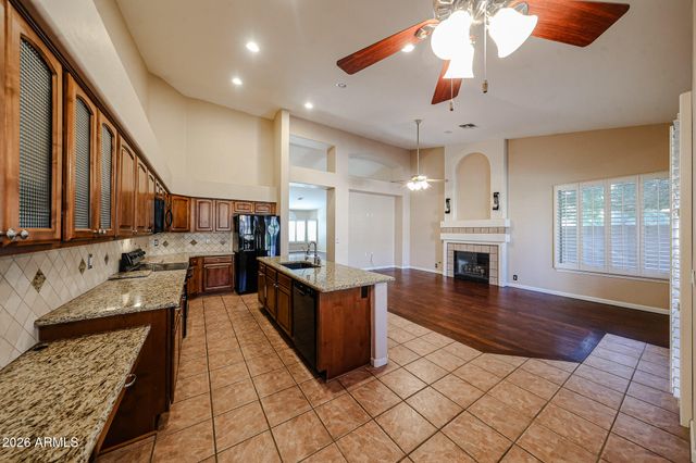 5930 W LOUISE Drive, Glendale, AZ 85310