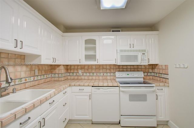 401 Golden Isles Dr 702, Hallandale Beach, FL 33009