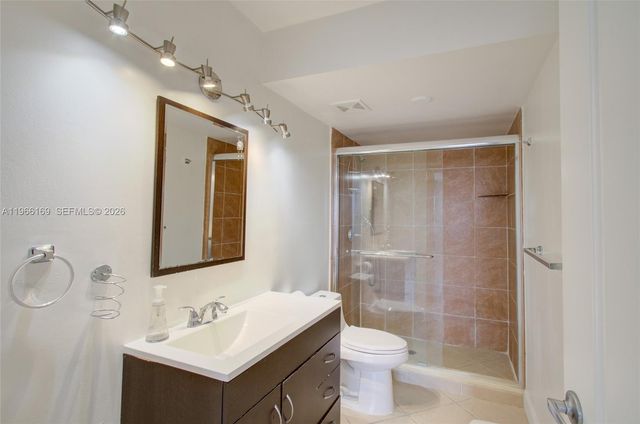 401 Golden Isles Dr 702, Hallandale Beach, FL 33009