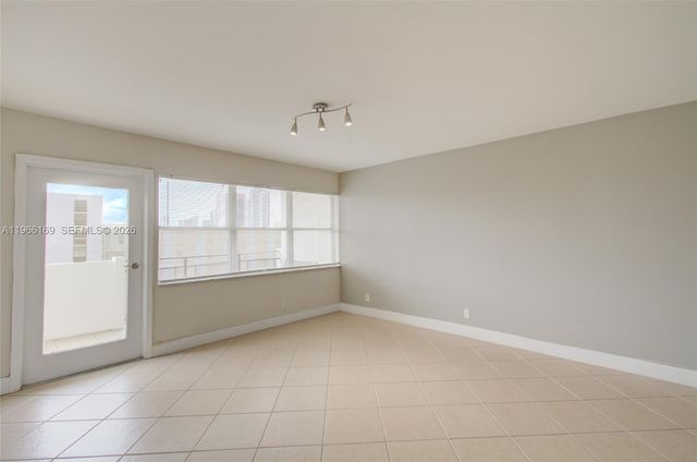 401 Golden Isles Dr 702, Hallandale Beach, FL 33009