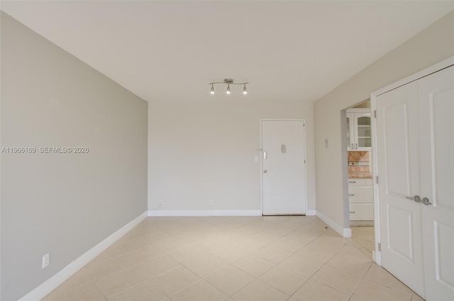 401 Golden Isles Dr 702, Hallandale Beach, FL 33009