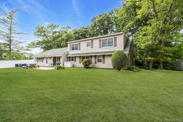23 Bently Lane, Stony Brook, NY 11790