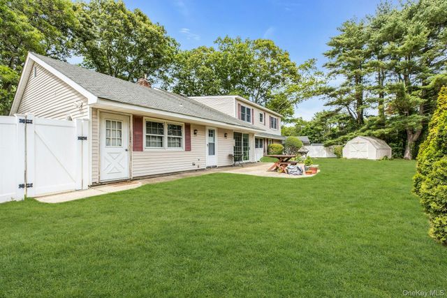 23 Bently Lane, Stony Brook, NY 11790