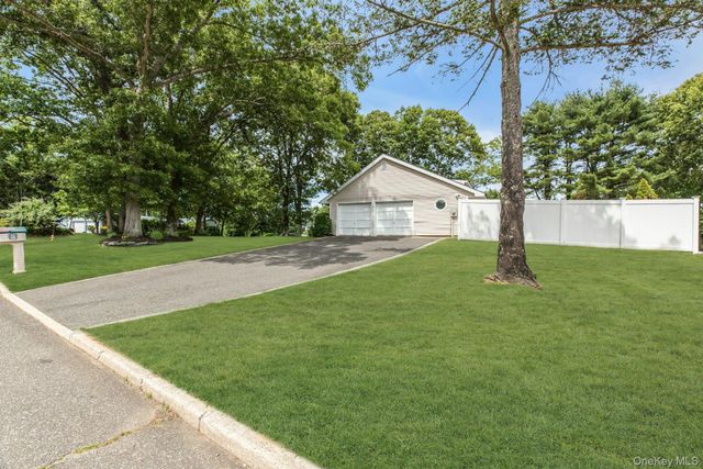 23 Bently Lane, Stony Brook, NY 11790