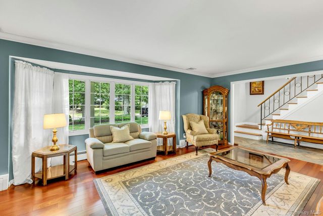 23 Bently Lane, Stony Brook, NY 11790