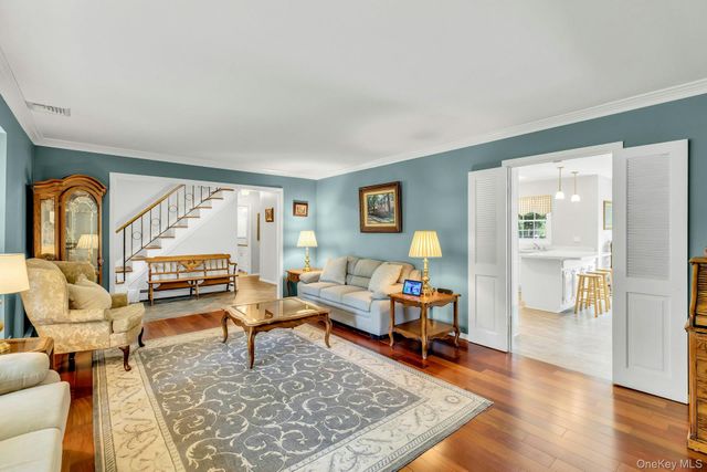 23 Bently Lane, Stony Brook, NY 11790