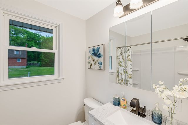 167 Center St, Groveland, MA 01834