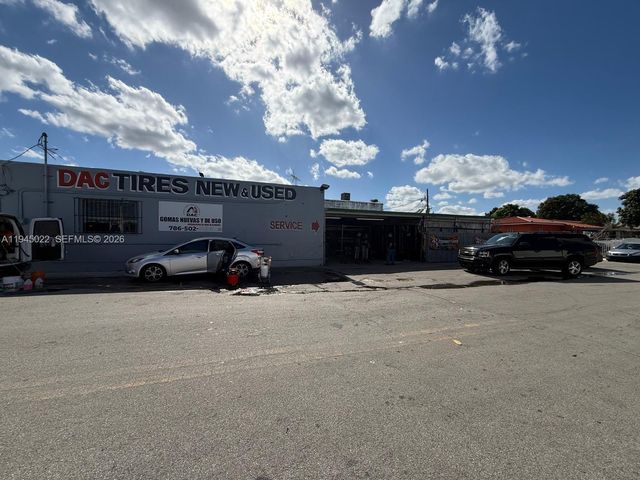 4190 E 4th Avenue, Hialeah, FL 33013