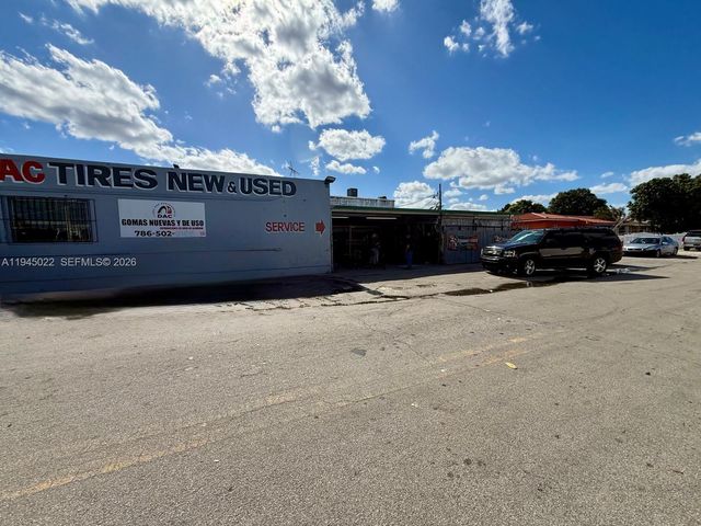 4190 E 4th Avenue, Hialeah, FL 33013