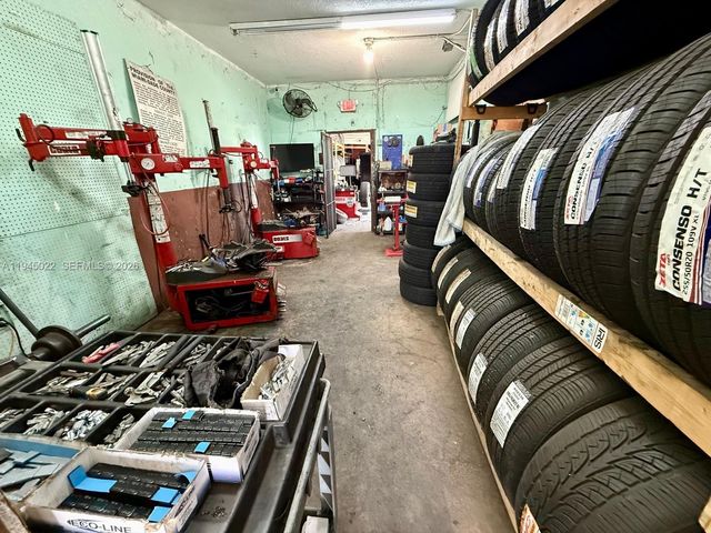 4190 E 4th Avenue, Hialeah, FL 33013