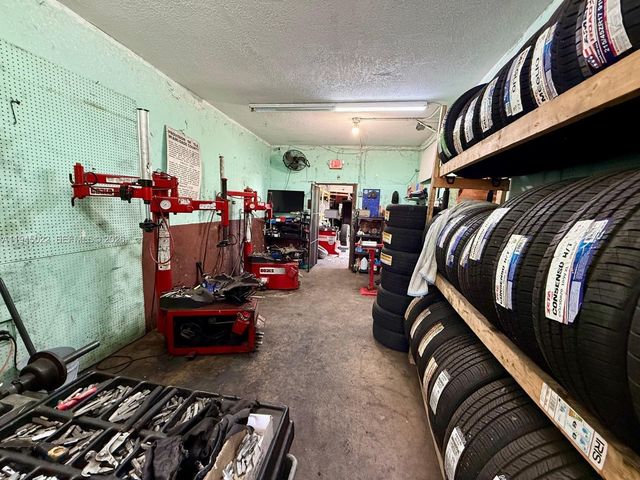 4190 E 4th Avenue, Hialeah, FL 33013