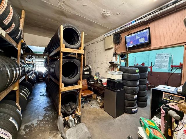 4190 E 4th Avenue, Hialeah, FL 33013