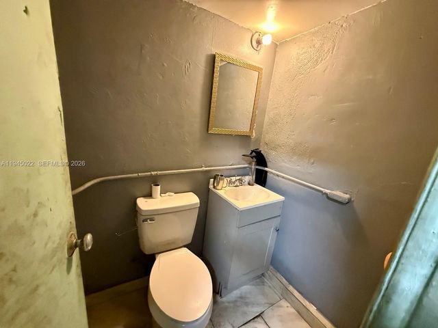 4190 E 4th Avenue, Hialeah, FL 33013