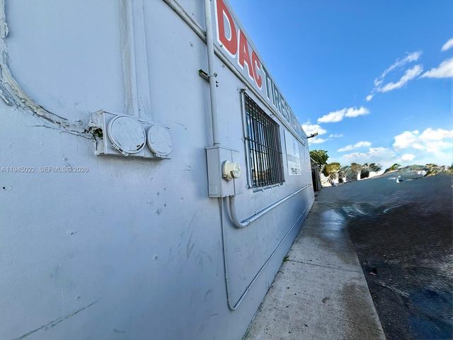 4190 E 4th Avenue, Hialeah, FL 33013