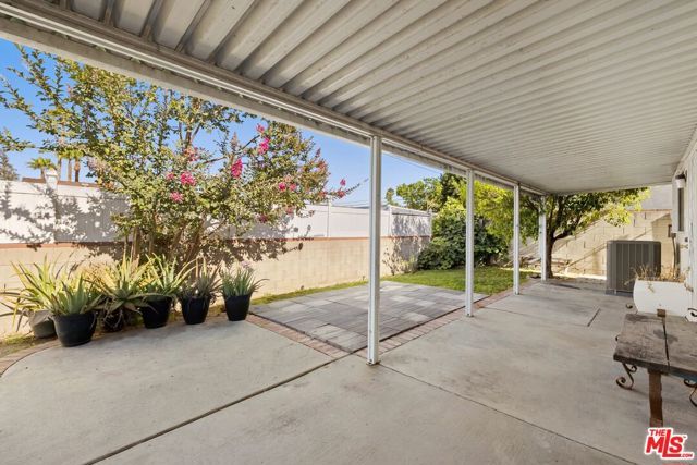 7042 Jon Allan Drive, North Hollywood (los Angeles), CA 91605