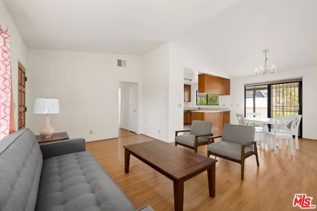 7042 Jon Allan Drive, North Hollywood (los Angeles), CA 91605