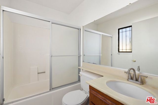 7042 Jon Allan Drive, North Hollywood (los Angeles), CA 91605