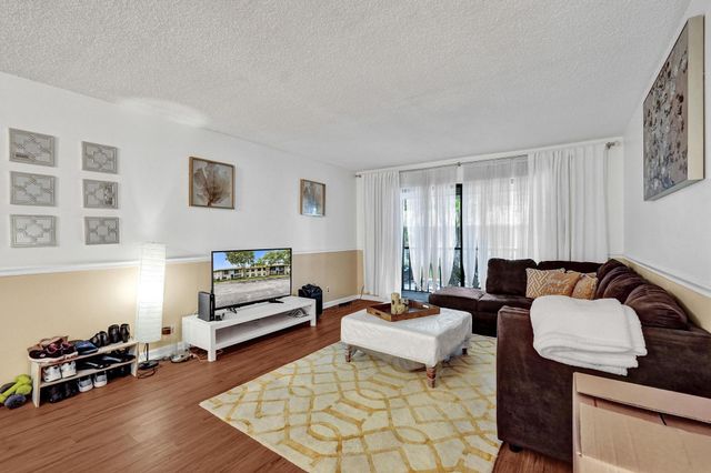 9840 Pineapple Tree Drive 204, Boynton Beach, FL 33436