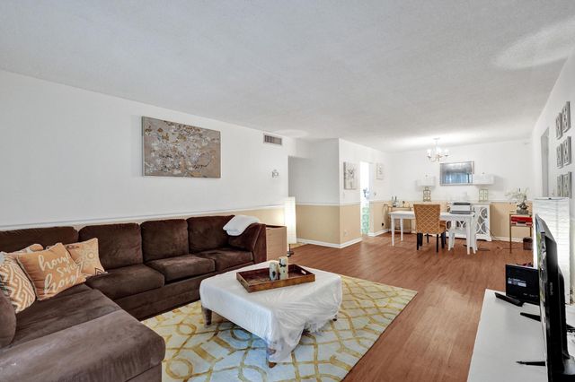 9840 Pineapple Tree Drive 204, Boynton Beach, FL 33436