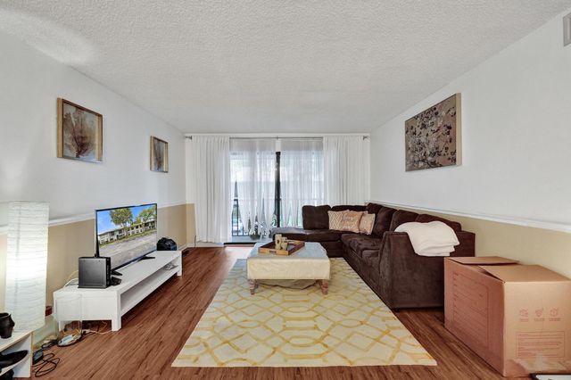 9840 Pineapple Tree Drive 204, Boynton Beach, FL 33436