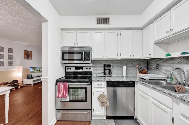 9840 Pineapple Tree Drive 204, Boynton Beach, FL 33436