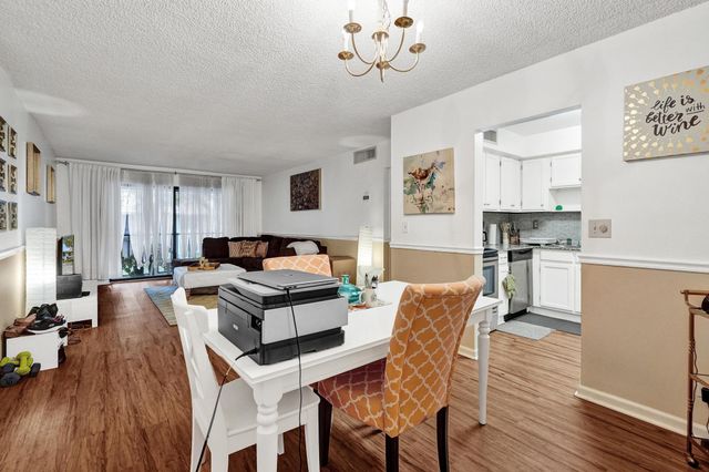 9840 Pineapple Tree Drive 204, Boynton Beach, FL 33436