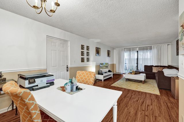 9840 Pineapple Tree Drive 204, Boynton Beach, FL 33436