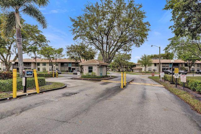 9840 Pineapple Tree Drive 204, Boynton Beach, FL 33436