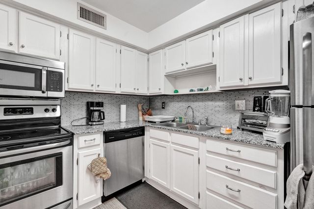 9840 Pineapple Tree Drive 204, Boynton Beach, FL 33436