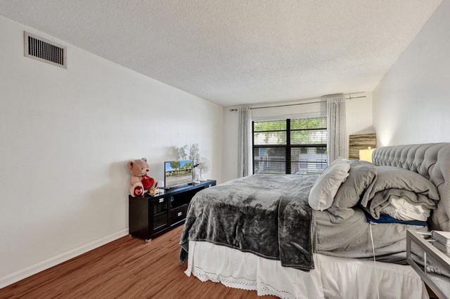 9840 Pineapple Tree Drive 204, Boynton Beach, FL 33436