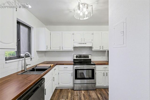 2973 Mesa Road A, Colorado Springs, CO 80904