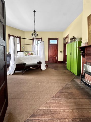 203 S 1st St, Leesville, LA 71446