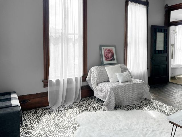 203 S 1st St, Leesville, LA 71446